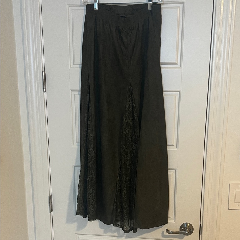 Chic Green Lace Maxi Skirt